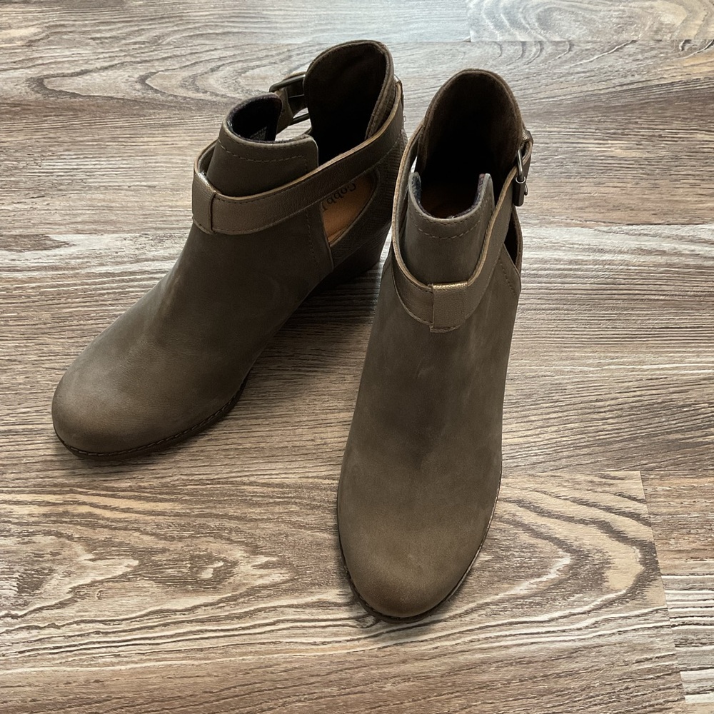 Cobb Hill by Rockport Taupe Suede Lucinda Open Bootie 9 NWOT